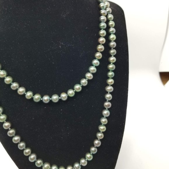 Pearl Necklace - Picture 9 of 10